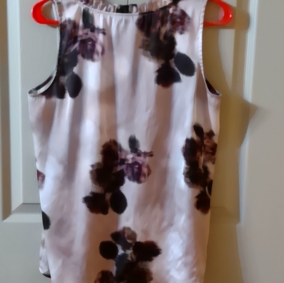 a.n.a. Silky Sleeveless Blouse Size Large Floral Print - Picture 5 of 8